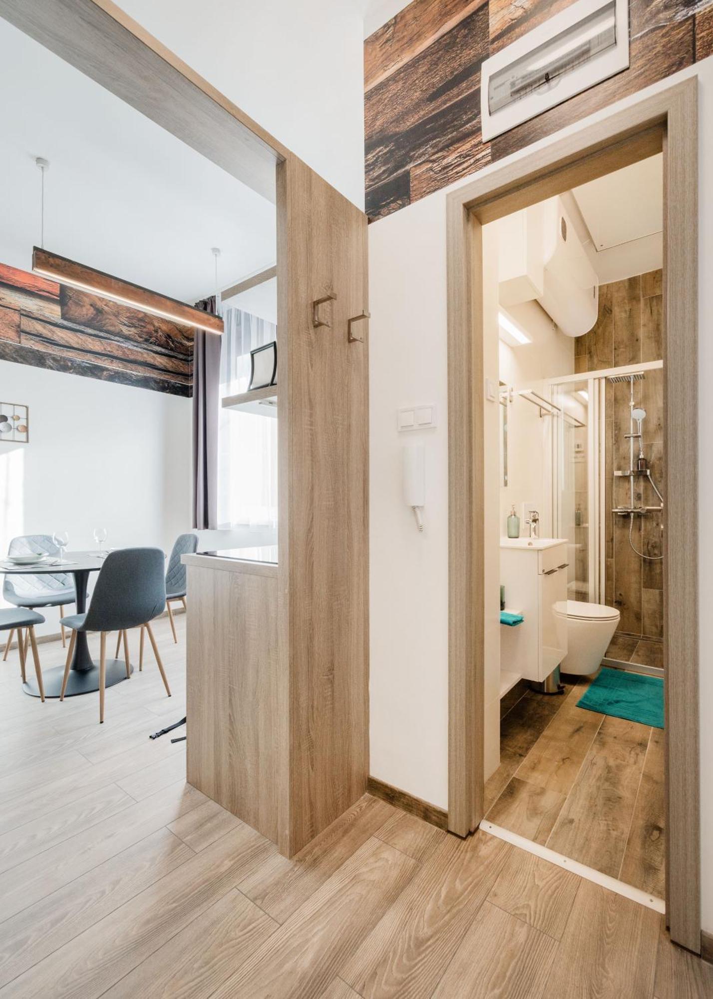 בודפשט Elemental Retreats - Wood & Water Studios מראה חיצוני תמונה
